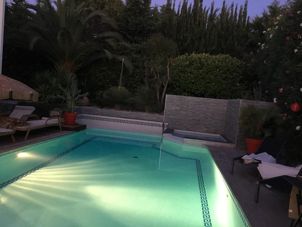 La Villa Blanche Sanary-sur-Mer Exterior photo